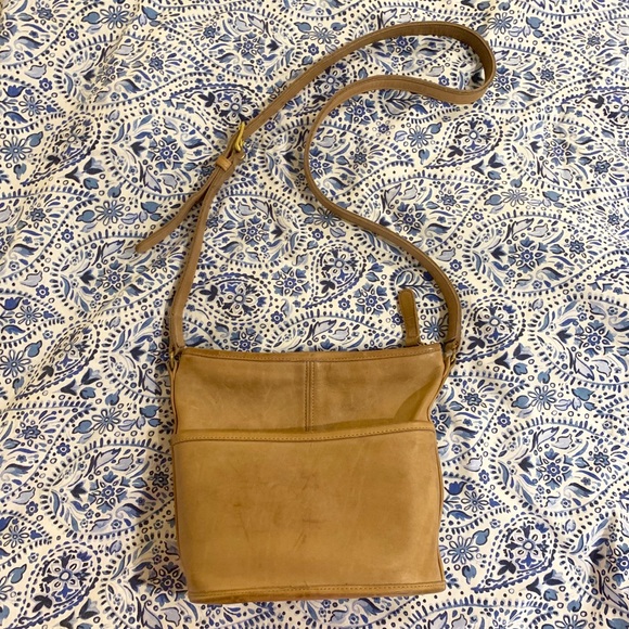 Coach Handbags - Vintage coach leather crossbody purse